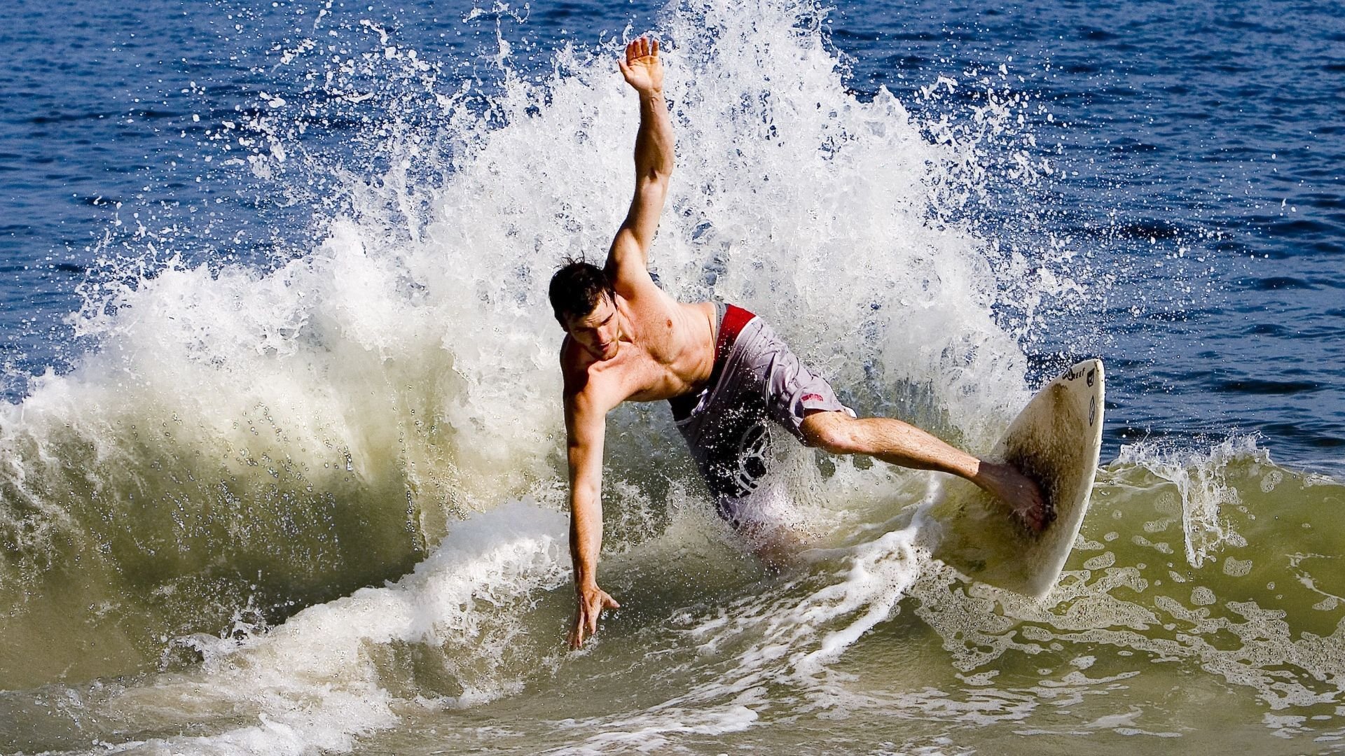 巅峰对决！扣篮大赛新星闪耀，创意与力量引爆全场